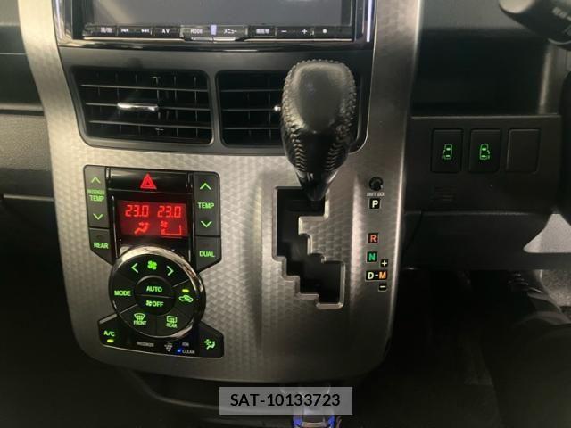 Toyota VOXY 2013-09 8851045-17