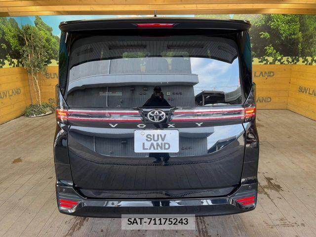 Toyota VOXY 2024-08 8851029-14