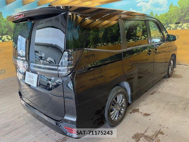 Toyota VOXY 2024-08 8851029-16