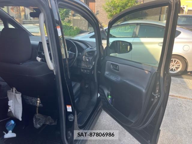 Toyota VOXY 2016-05 8851038-9