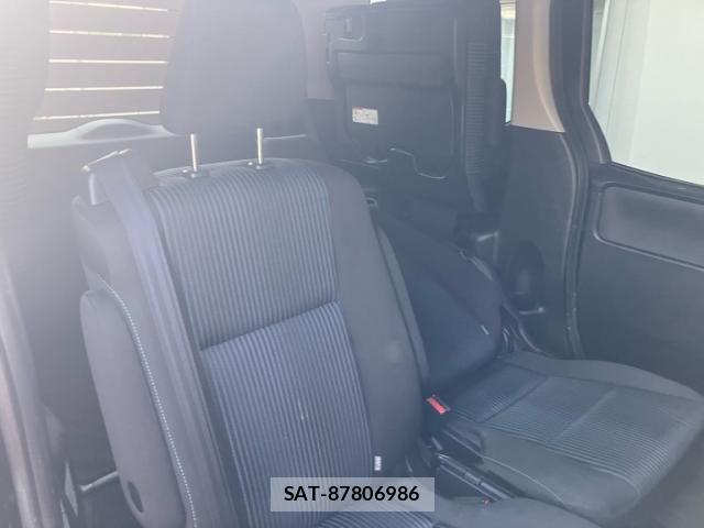 Toyota VOXY 2016-05 8851038-11