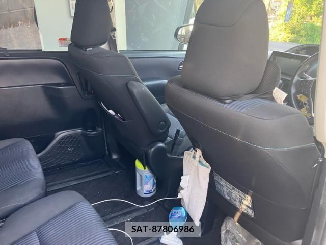 Toyota VOXY 2016-05 8851038-12