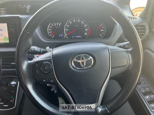 Toyota VOXY 2016-05 8851038-17