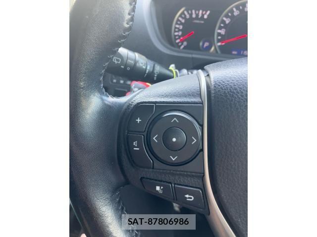 Toyota VOXY 2016-05 8851038-18