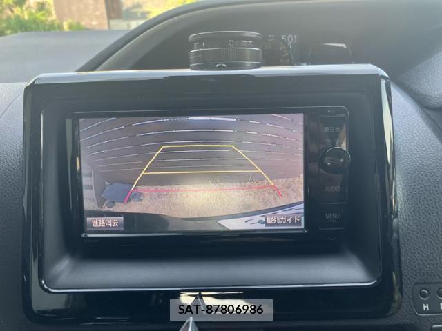 Toyota VOXY 2016-05 8851038-21