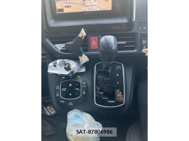 Toyota VOXY 2016-05 8851038-22