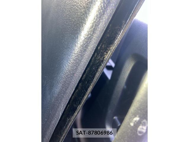 Toyota VOXY 2016-05 8851038-27