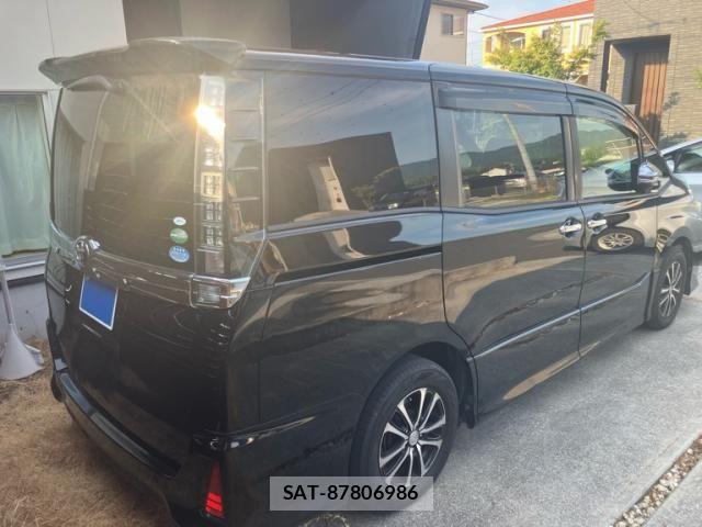 Toyota VOXY 2016-05 8851038-2