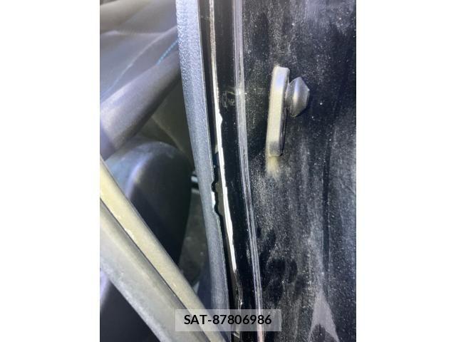 Toyota VOXY 2016-05 8851038-28