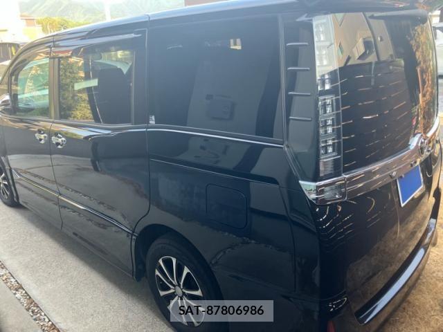 Toyota VOXY 2016-05 8851038-3