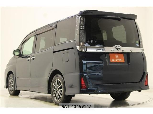 Toyota VOXY 2016-08 8851040-9