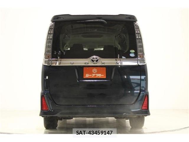 Toyota VOXY 2016-08 8851040-10