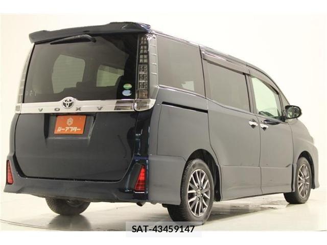 Toyota VOXY 2016-08 8851040-11