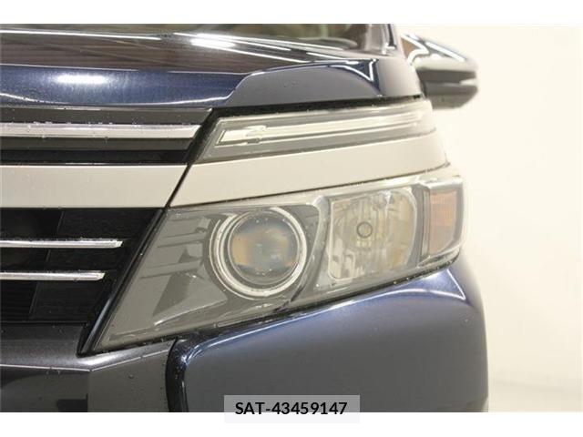 Toyota VOXY 2016-08 8851040-14