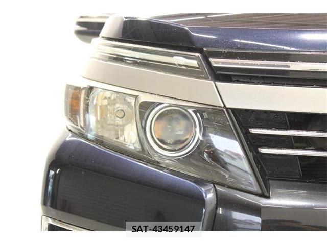 Toyota VOXY 2016-08 8851040-16