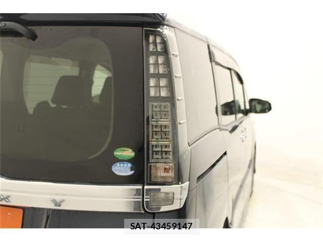 Toyota VOXY 2016-08 8851040-17