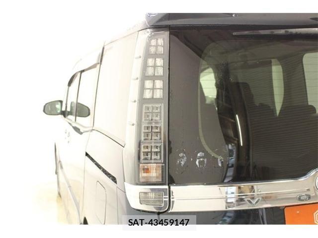 Toyota VOXY 2016-08 8851040-18