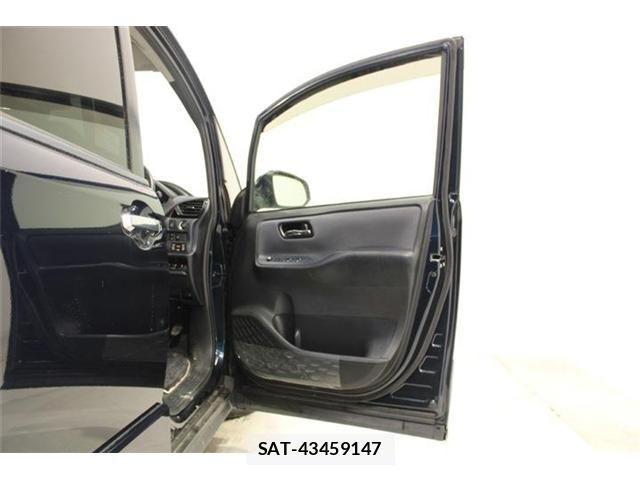 Toyota VOXY 2016-08 8851040-28