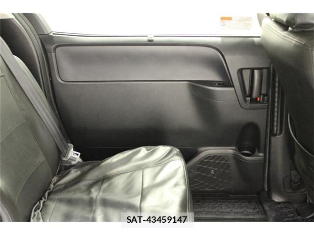 Toyota VOXY 2016-08 8851040-29