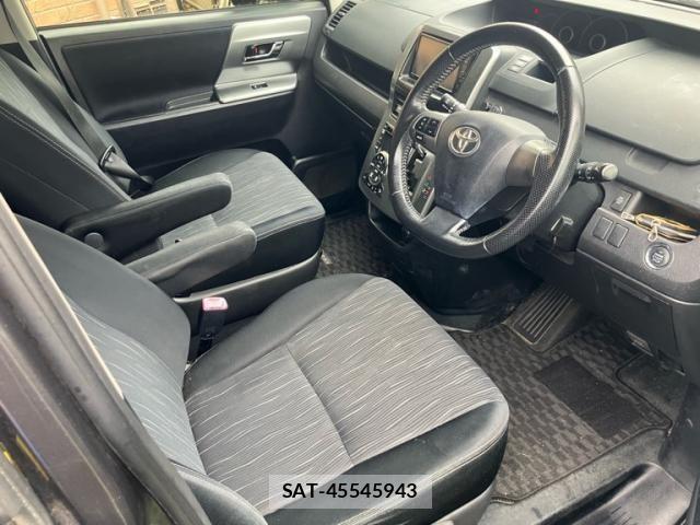 Toyota VOXY 2012-01 8851049-12