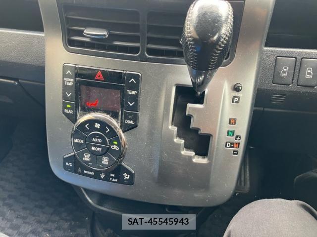 Toyota VOXY 2012-01 8851049-26