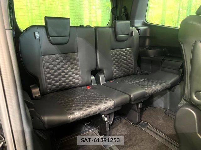 Toyota VOXY 2024-08 8851028-9