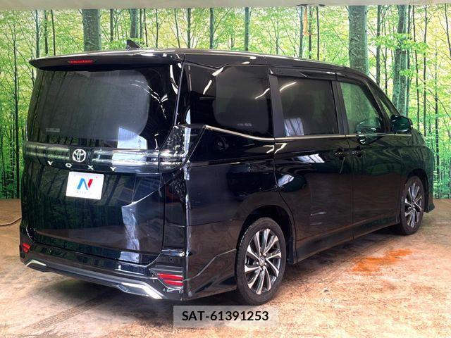 Toyota VOXY 2024-08 8851028-17