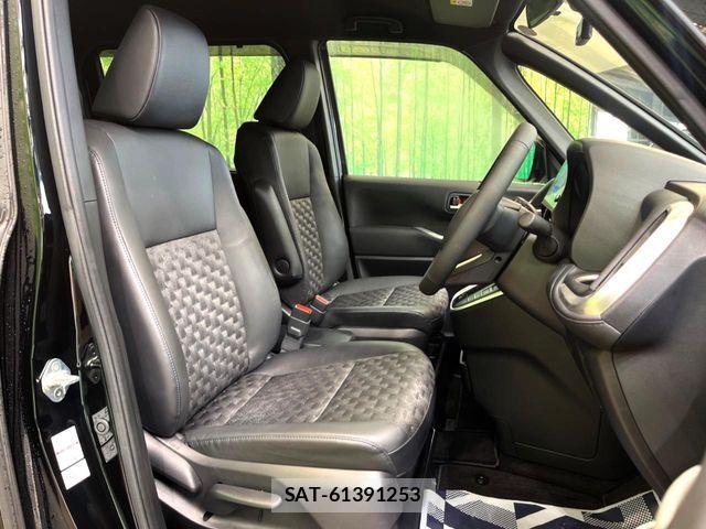 Toyota VOXY 2024-08 8851028-7