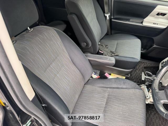 Toyota VOXY 2010-06 8851057-11