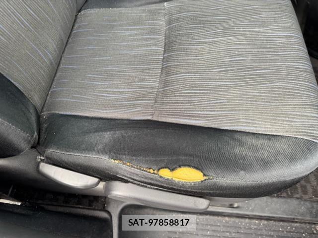 Toyota VOXY 2010-06 8851057-12