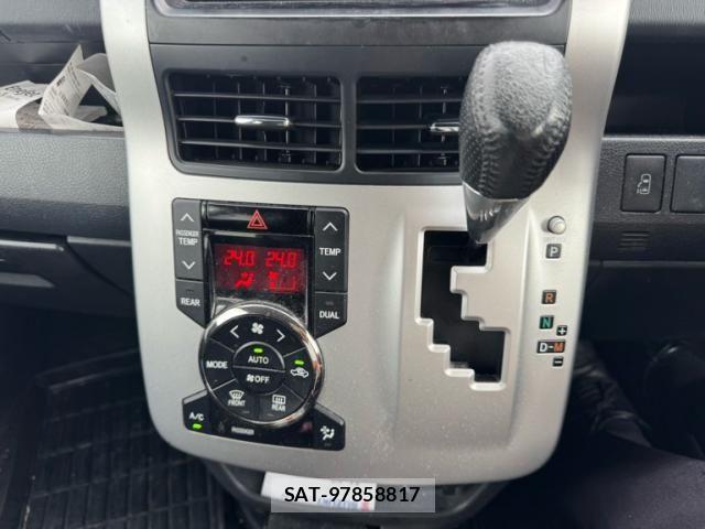 Toyota VOXY 2010-06 8851057-17