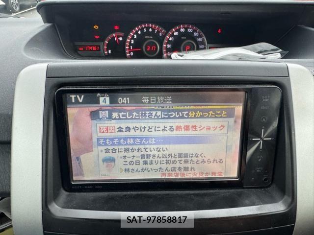 Toyota VOXY 2010-06 8851057-21