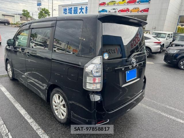 Toyota VOXY 2010-06 8851057-2