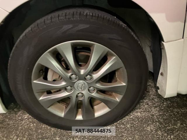 Toyota VOXY 2012-01 8851050-10