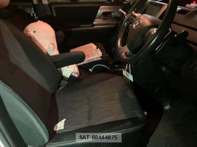 Toyota VOXY 2012-01 8851050-11