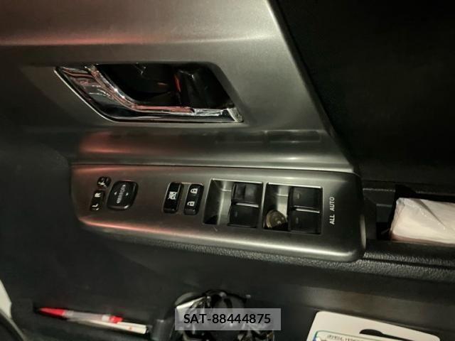 Toyota VOXY 2012-01 8851050-15