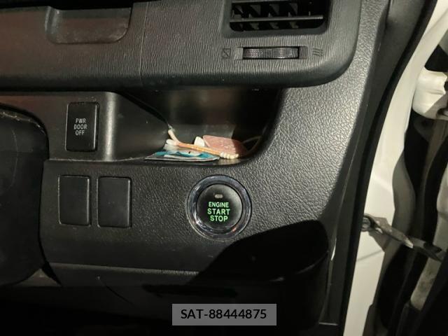 Toyota VOXY 2012-01 8851050-16