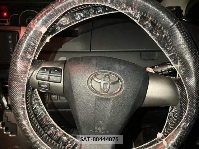 Toyota VOXY 2012-01 8851050-17