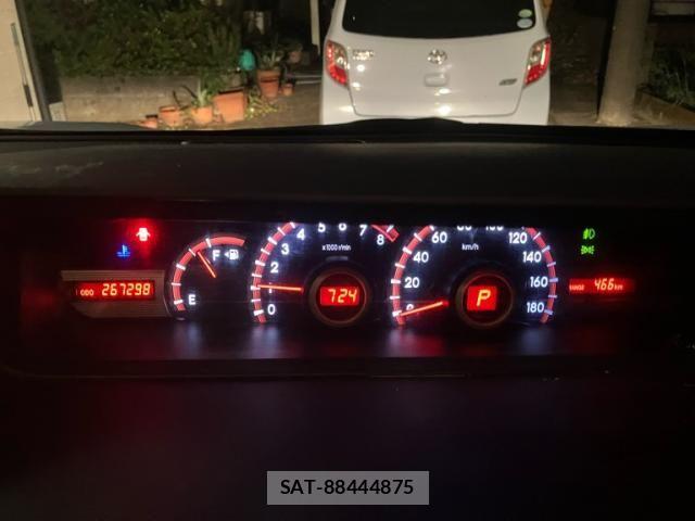 Toyota VOXY 2012-01 8851050-18
