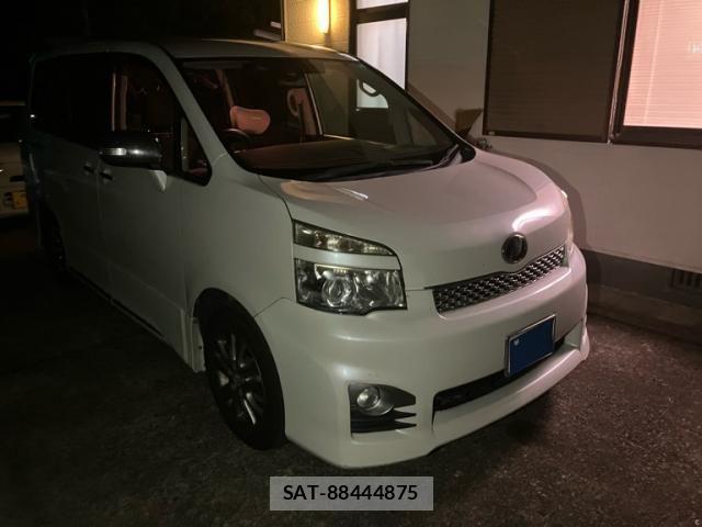 Toyota VOXY 2012-01 8851050-1