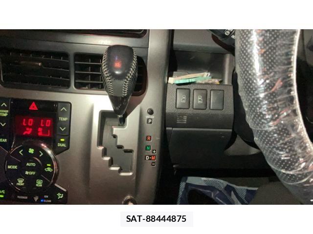 Toyota VOXY 2012-01 8851050-23