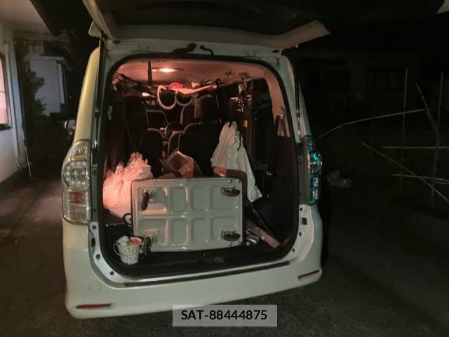 Toyota VOXY 2012-01 8851050-4