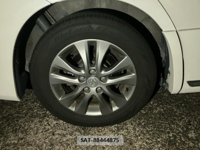 Toyota VOXY 2012-01 8851050-8