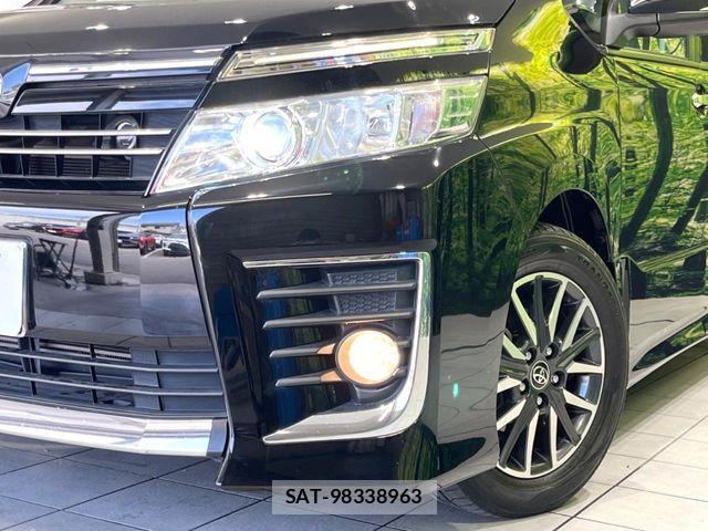 Toyota VOXY 2015-07 8851035-12