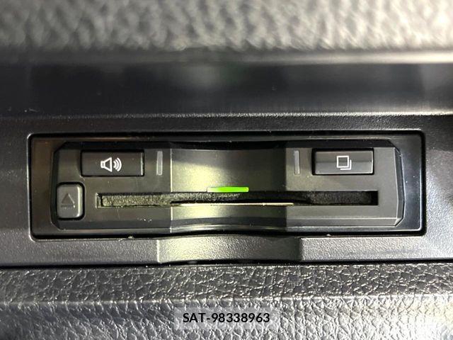 Toyota VOXY 2015-07 8851035-6