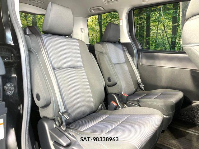 Toyota VOXY 2015-07 8851035-8