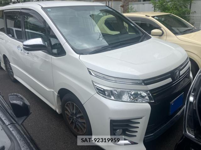 Toyota VOXY 2015-02 8851042-0