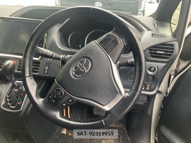 Toyota VOXY 2015-02 8851042-9