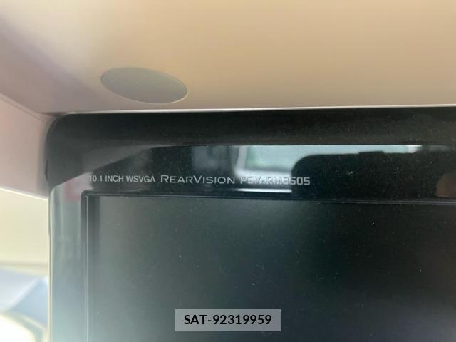 Toyota VOXY 2015-02 8851042-13