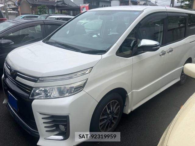 Toyota VOXY 2015-02 8851042-1